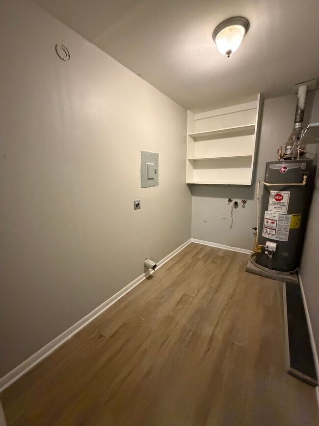 Building Photo - Recently remodeled South Bossier 2/1 Home
