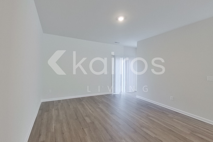 Building Photo - 2561 Banyan Cir