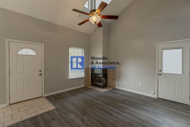 Building Photo - 3 Bed/2 Bath Home in Brandon