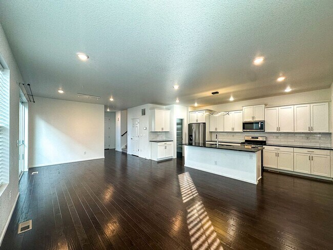 Building Photo - Senderos Creek 3bd paired home