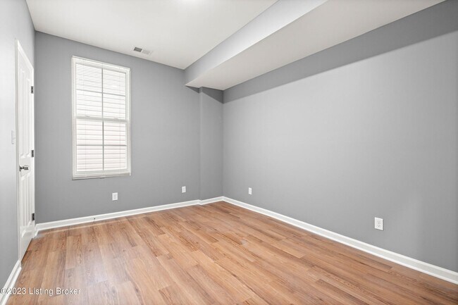 Building Photo - 949 S 7th St
