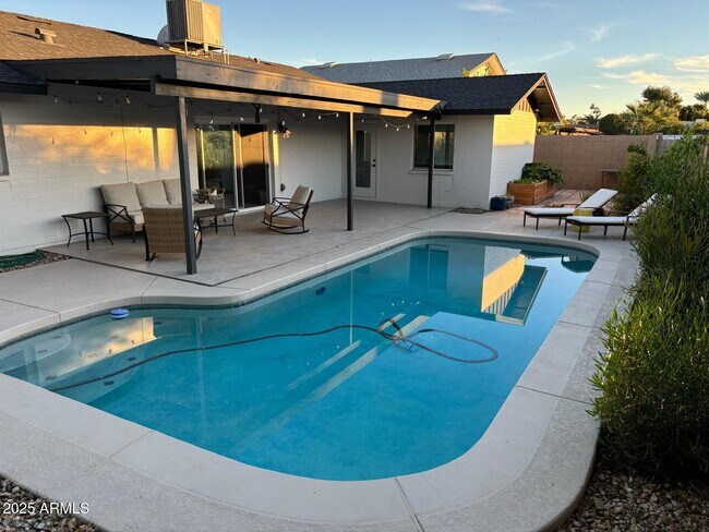 Building Photo - 4414 S Terrace Rd