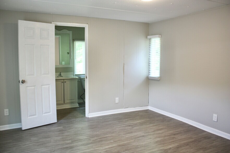 Building Photo - 413 W Limestone Rd