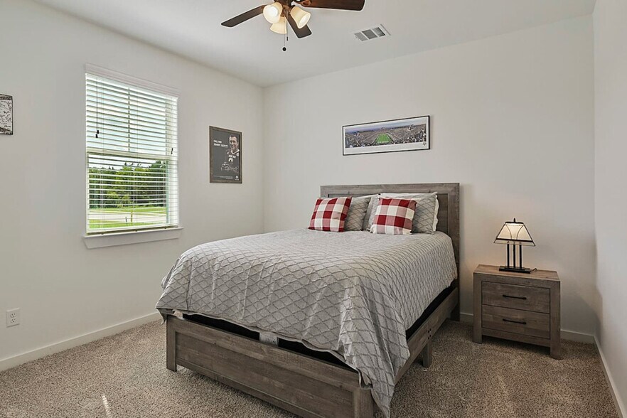 Building Photo - 5040 Mooney Fls Dr