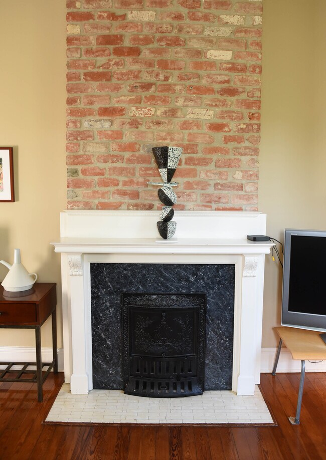 Building Photo - 6021 Coliseum St