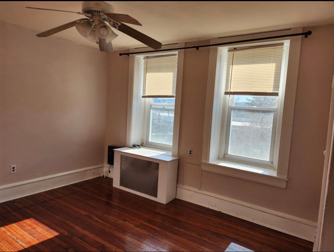 Building Photo - 163 Sumac St