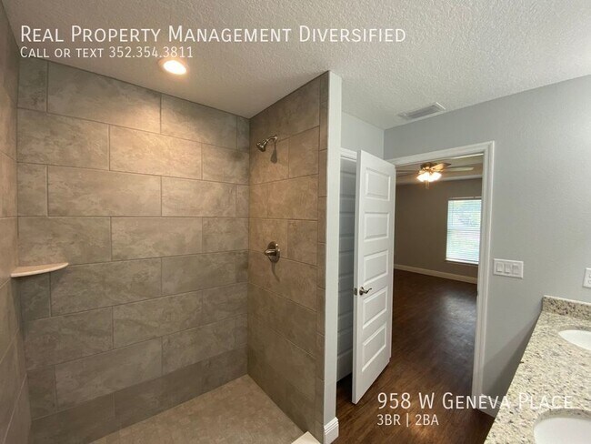 Building Photo - 958 W Geneva Pl
