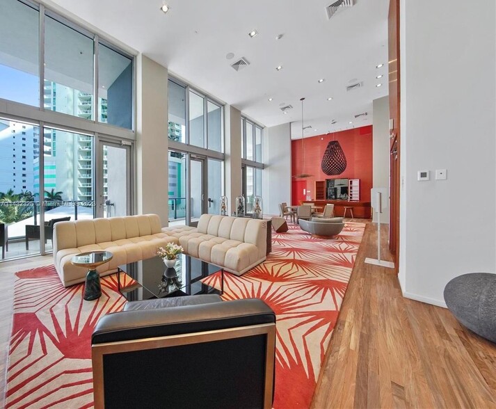 Building Photo - 1300 Brickell Bay Dr