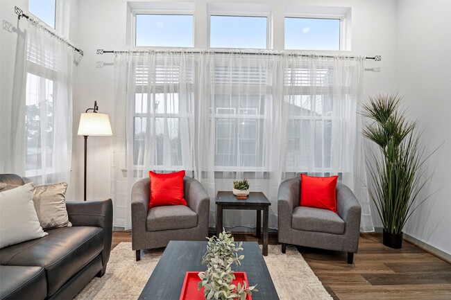 Building Photo - 829 Emile St