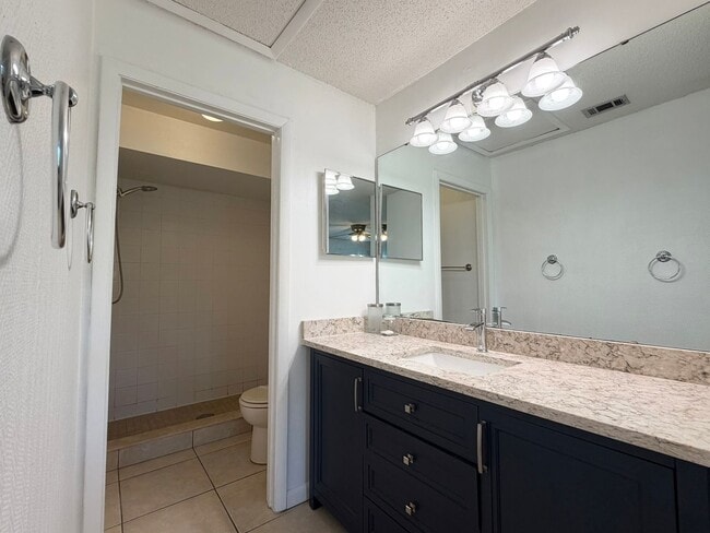 Building Photo - 2570 Shadybranch Dr