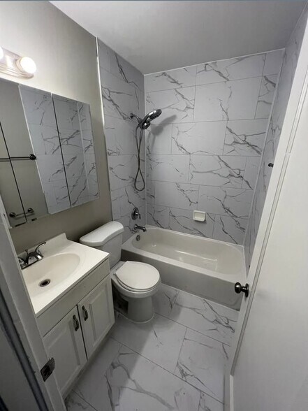 Building Photo - 633 E 500 S