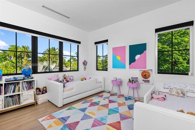 Building Photo - 895 NE 76th St