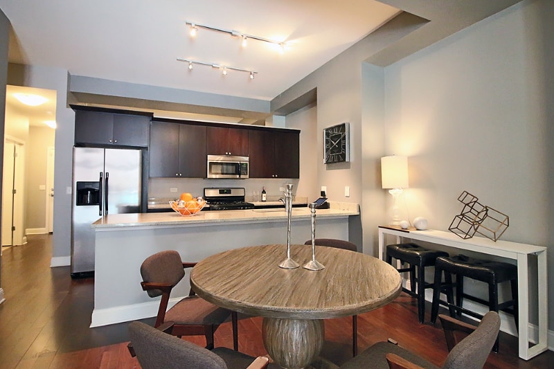 Primary Photo - 1930 S Wabash Ave