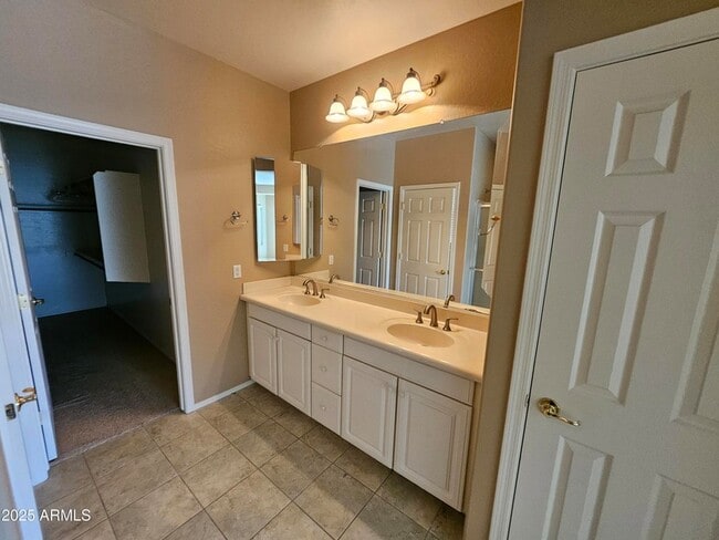 Building Photo - 42593 Abbey Rd