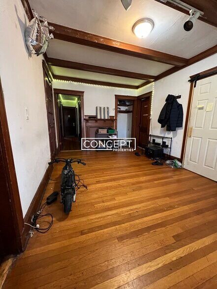 Building Photo - 23 Moraine St