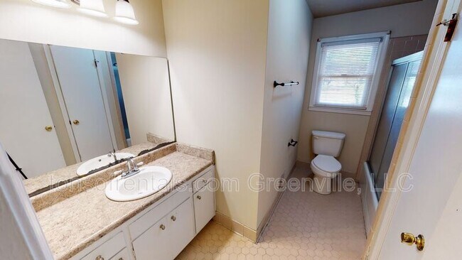 Building Photo - 150 Woodridge Cir