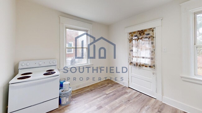 Building Photo - 1846 Lincoln Ave