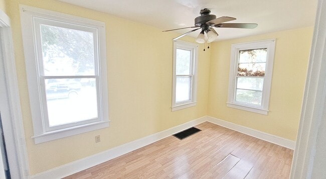 Building Photo - 3 Bed / 1 Bath Single Family Home