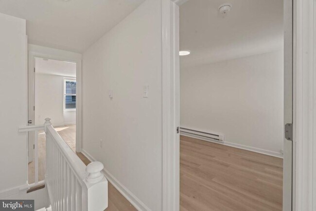 Building Photo - 19 W Seymour St