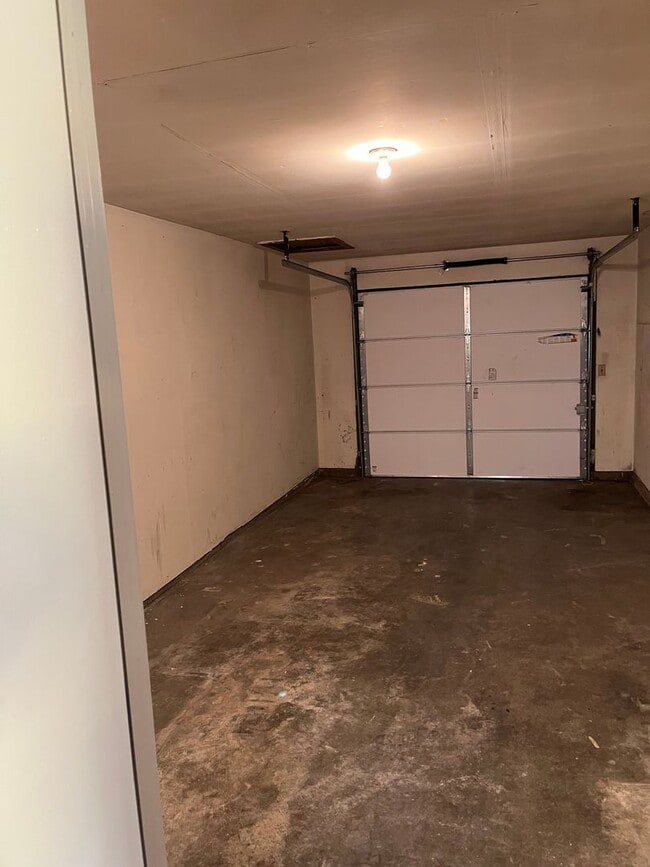 Building Photo - cap03 - NE 106th