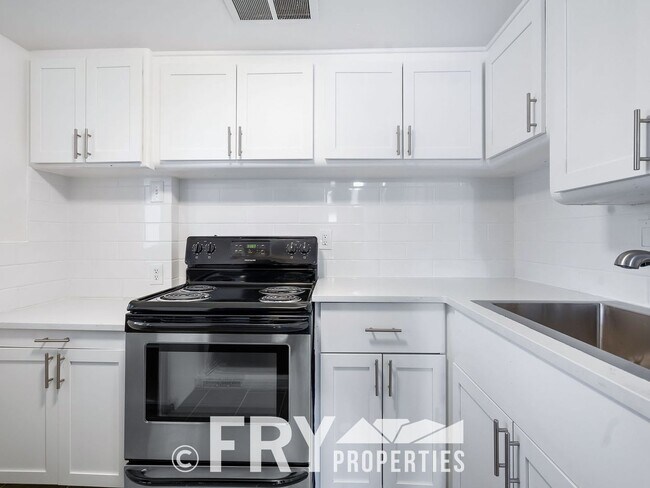 Building Photo - Updated 1/2 Duplex Near Olde Town Arvada
