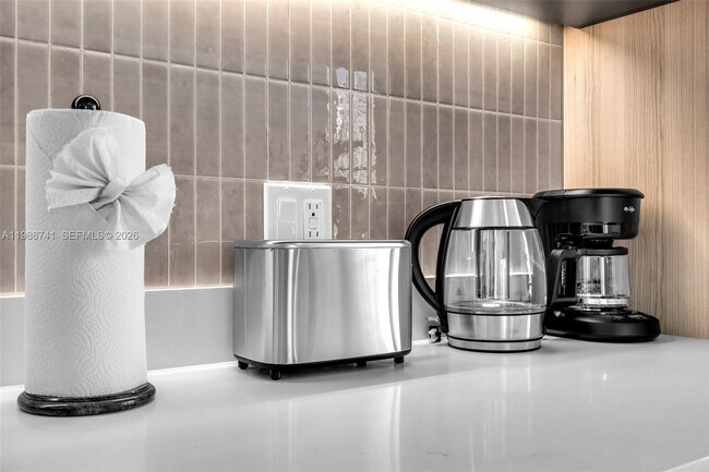 Building Photo - 225 N Miami Ave