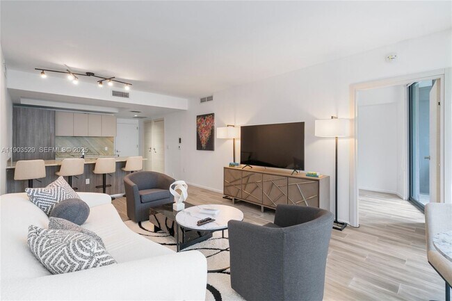 Building Photo - 801 S Miami Ave