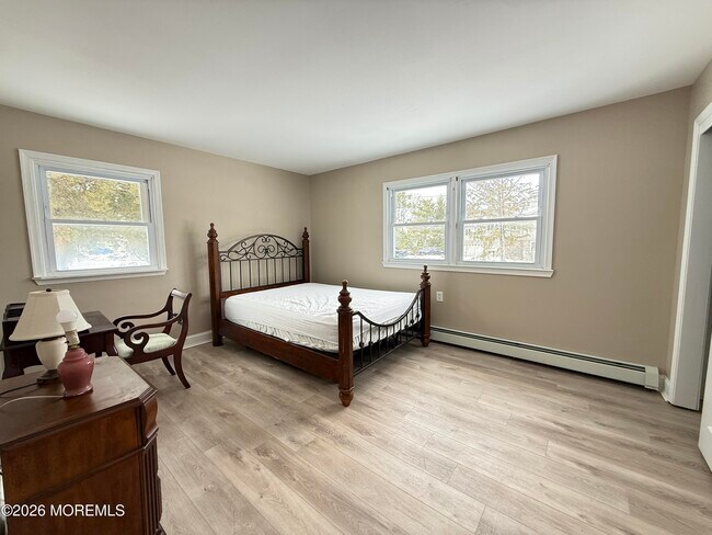 Building Photo - 63 Shorewood Dr