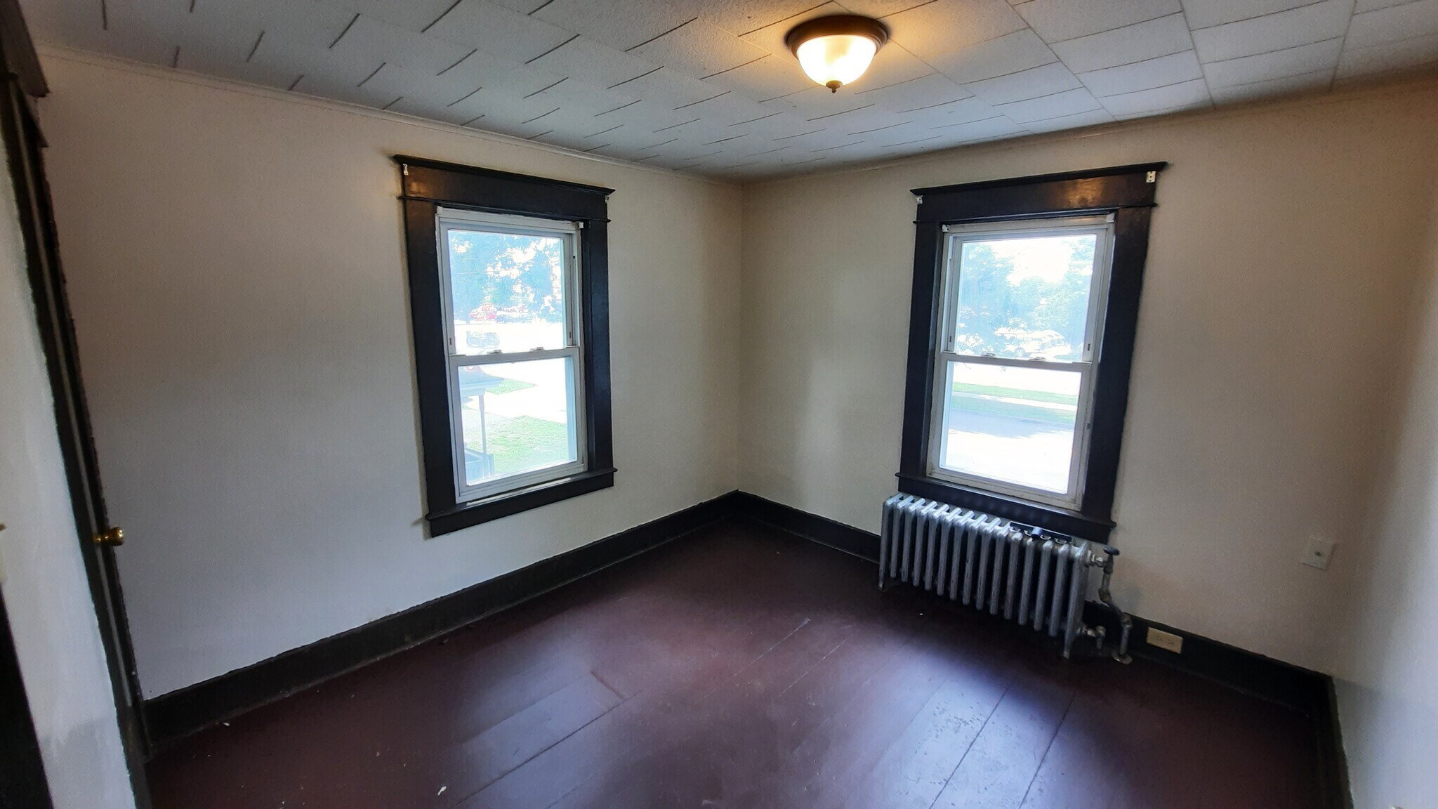 BR3 - 414 Lower Main St