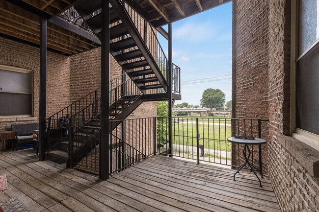Building Photo - 5014 S King Dr