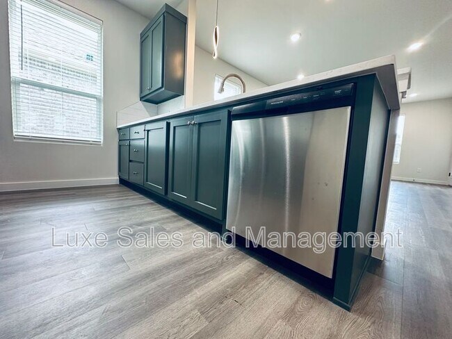 Building Photo - 16305 Villa Valeria Way