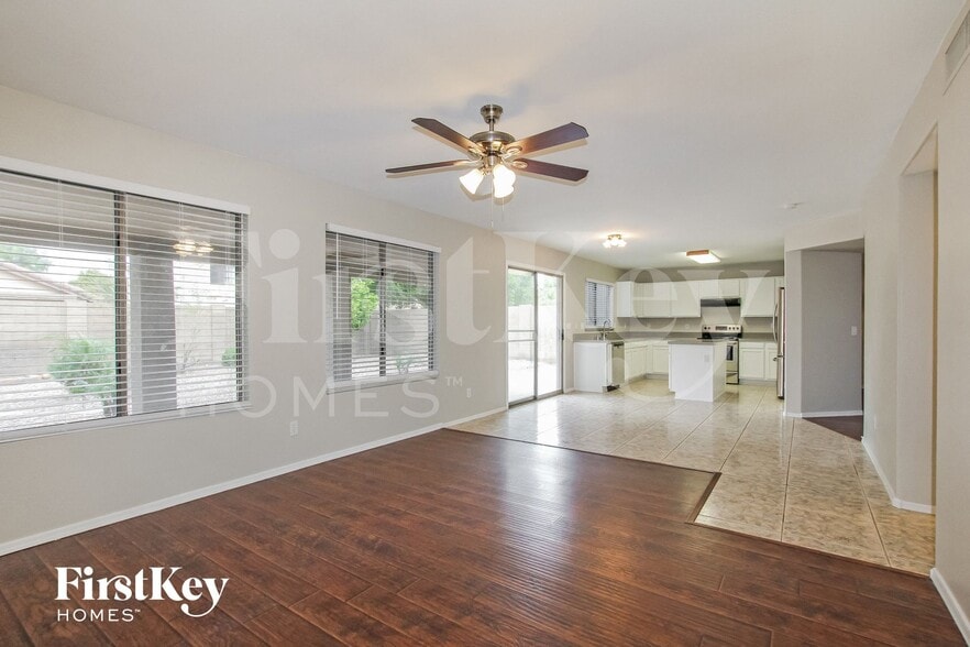 Building Photo - 8564 W Sunnyslope Ln