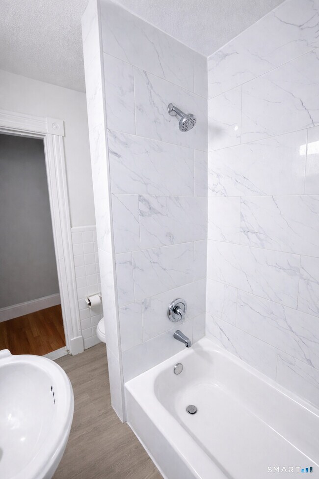 Building Photo - 197 Edgewood St