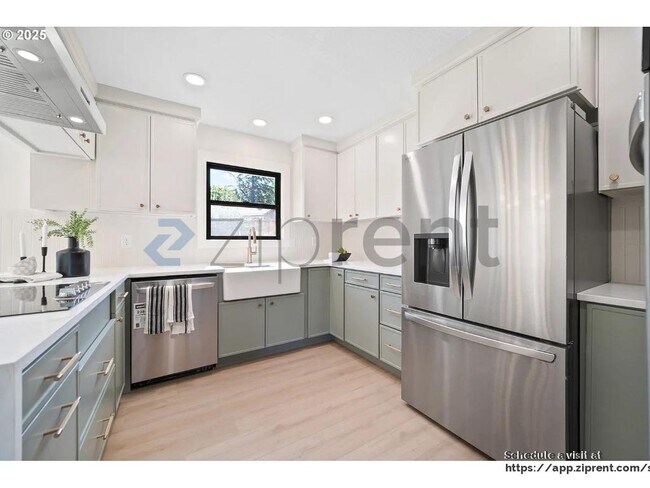 Building Photo - 7640 SW Whitford Dr