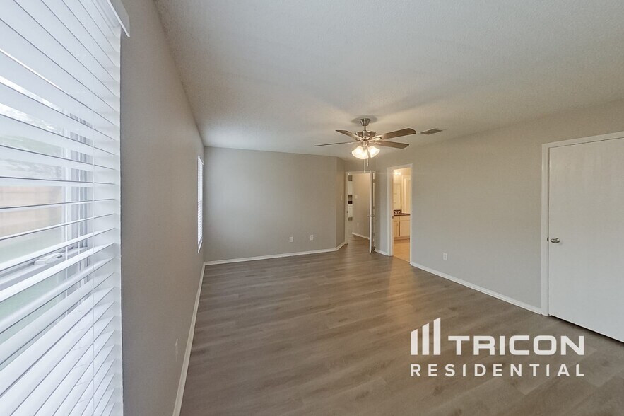 Building Photo - 8769 Garden Springs Dr