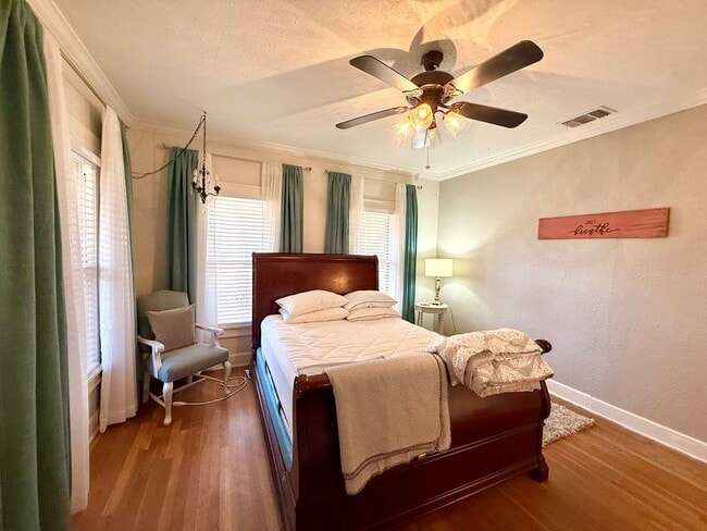Building Photo - Furnished Short Term Rental