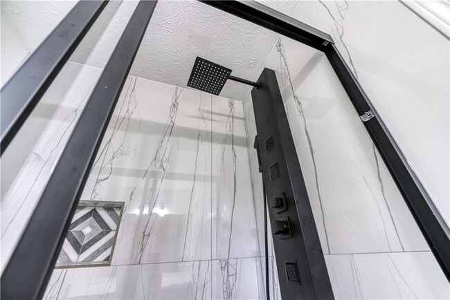 Building Photo - 61 Powers Ferry Rd