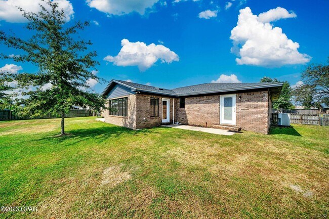 Building Photo - 2422 Thames Dr