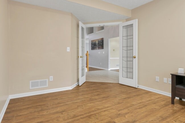 Building Photo - 3796 Village Club Dr