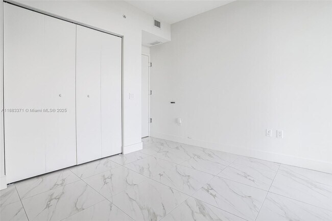 Building Photo - 2000 Metropica Wy