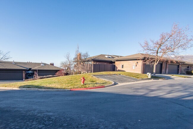 Building Photo - Ridgewood Condo 1 Bed Apartment W/ Pool & Clubhouse!