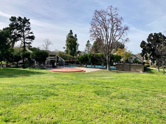Building Photo - Tierrasanta 4 Bedroom 3 Bath