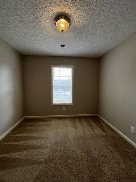 Building Photo - 3427 Poplar Hill