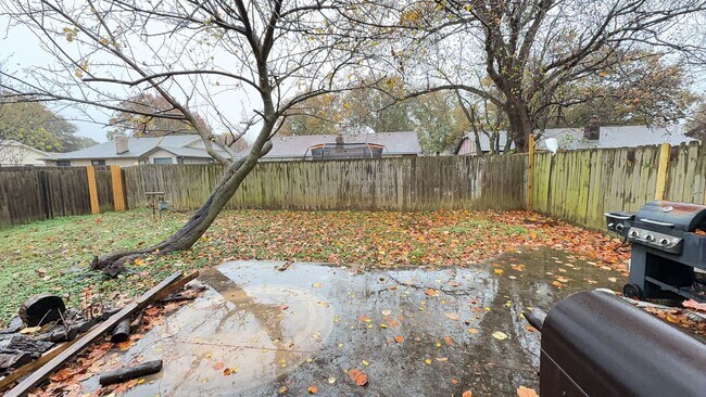 Building Photo - Welcome to this charming 3-bedroom, 2-bathroom duplex located in the vibrant community of Broken ...