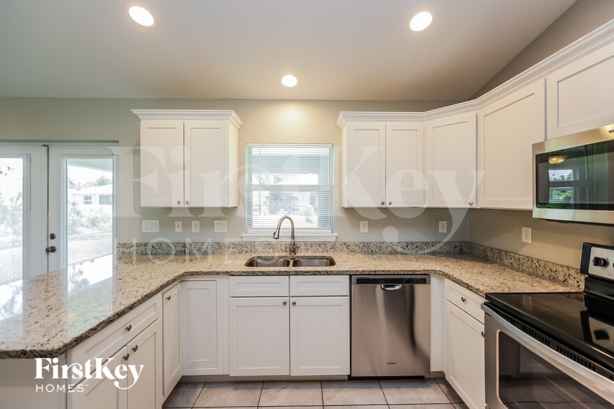 Building Photo - 13057 Feldman Ave