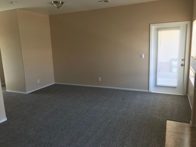 Building Photo - 2 bedroom 2 bathroom Condo