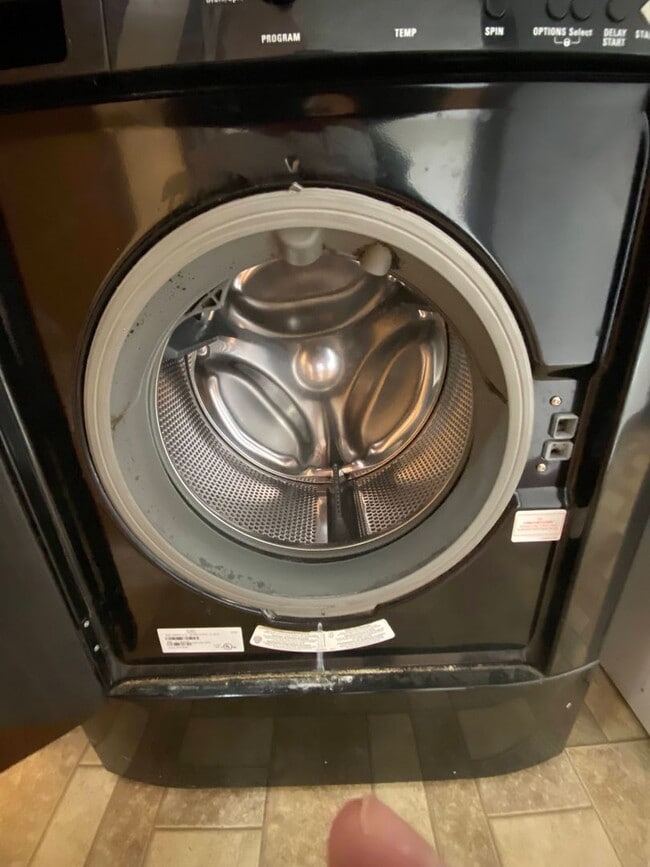 Building Photo - Cozy 3 Bedroom 1 Bath Home with Large Yard & 1 Car Attached Garage