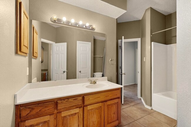 Building Photo - 165 Hirth Dr