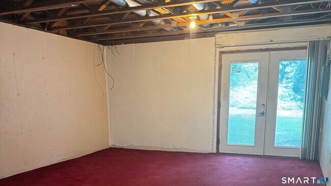 Building Photo - 1 E Gate Ln