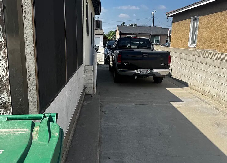 Building Photo - 4350 Filhurst Ave